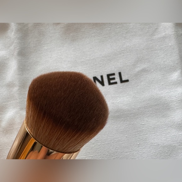 Chanel Brush Sublimage L'essence De Teint New. Great Quality NWOT 100% Authentic - Picture 3 of 9